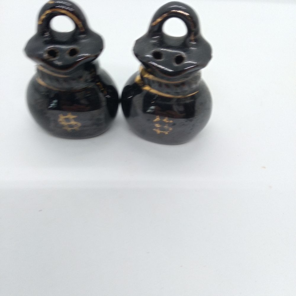 Vtg miniature money bag salt and pepper shakers